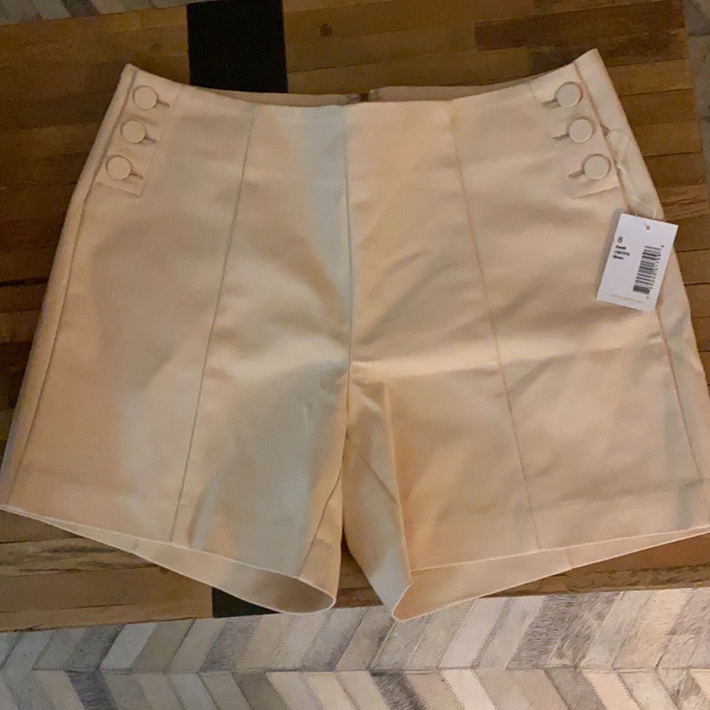 NWT ecru Swift Shorts Size 8